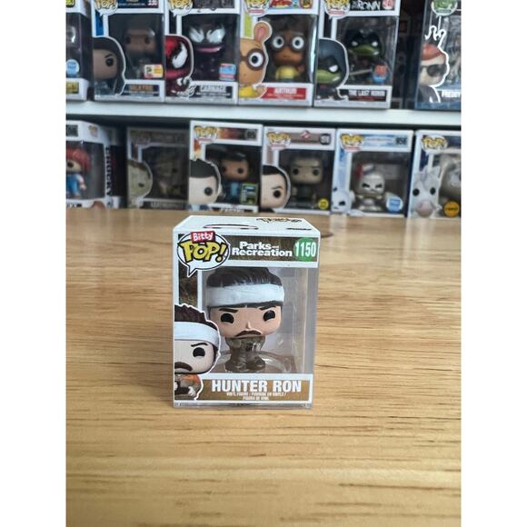 ULTRA RARE CHASE BITTY Injured Hunter Ron Swanson Parks Rec Funko Pop #1150 Show - Picture 1 of 6